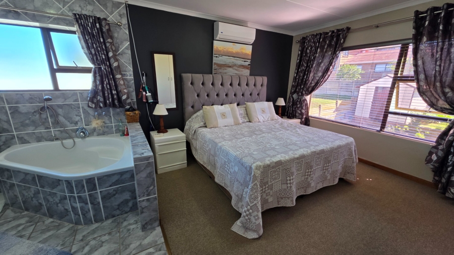 3 Bedroom Property for Sale in Dana Bay Western Cape